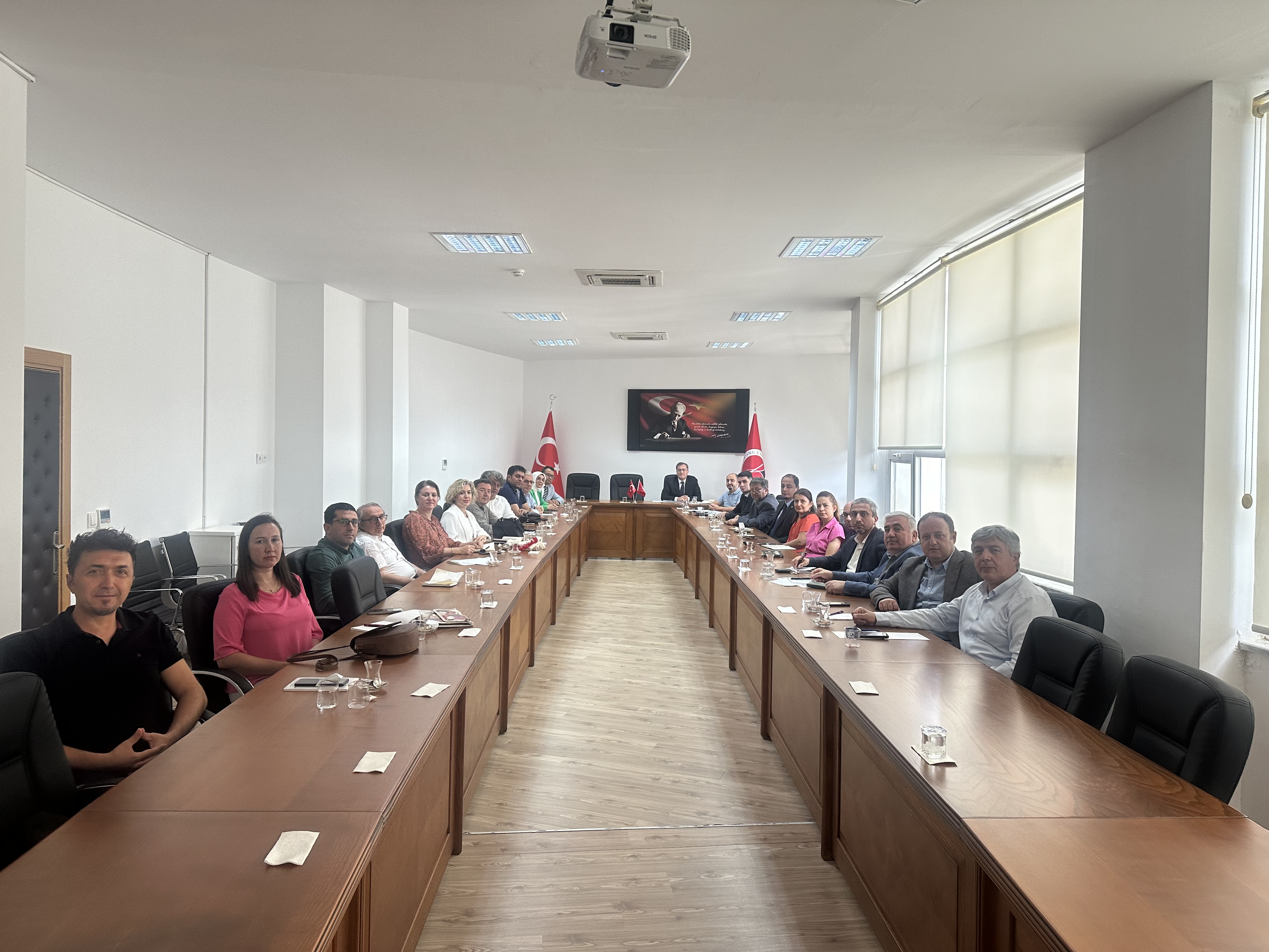 Uygulama ve Araştırma Merkezlerine Yönelik Düzenlenen Kurumsal Akreditasyon Süreci Toplantısına Katıldık