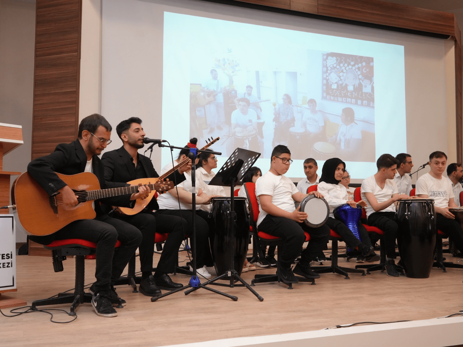 Güzel Sanatlar ve Tasarım Fakültesi Engelliler Haftası Etkinliklerine Konser ve Sergi ile Katkı Sağladı