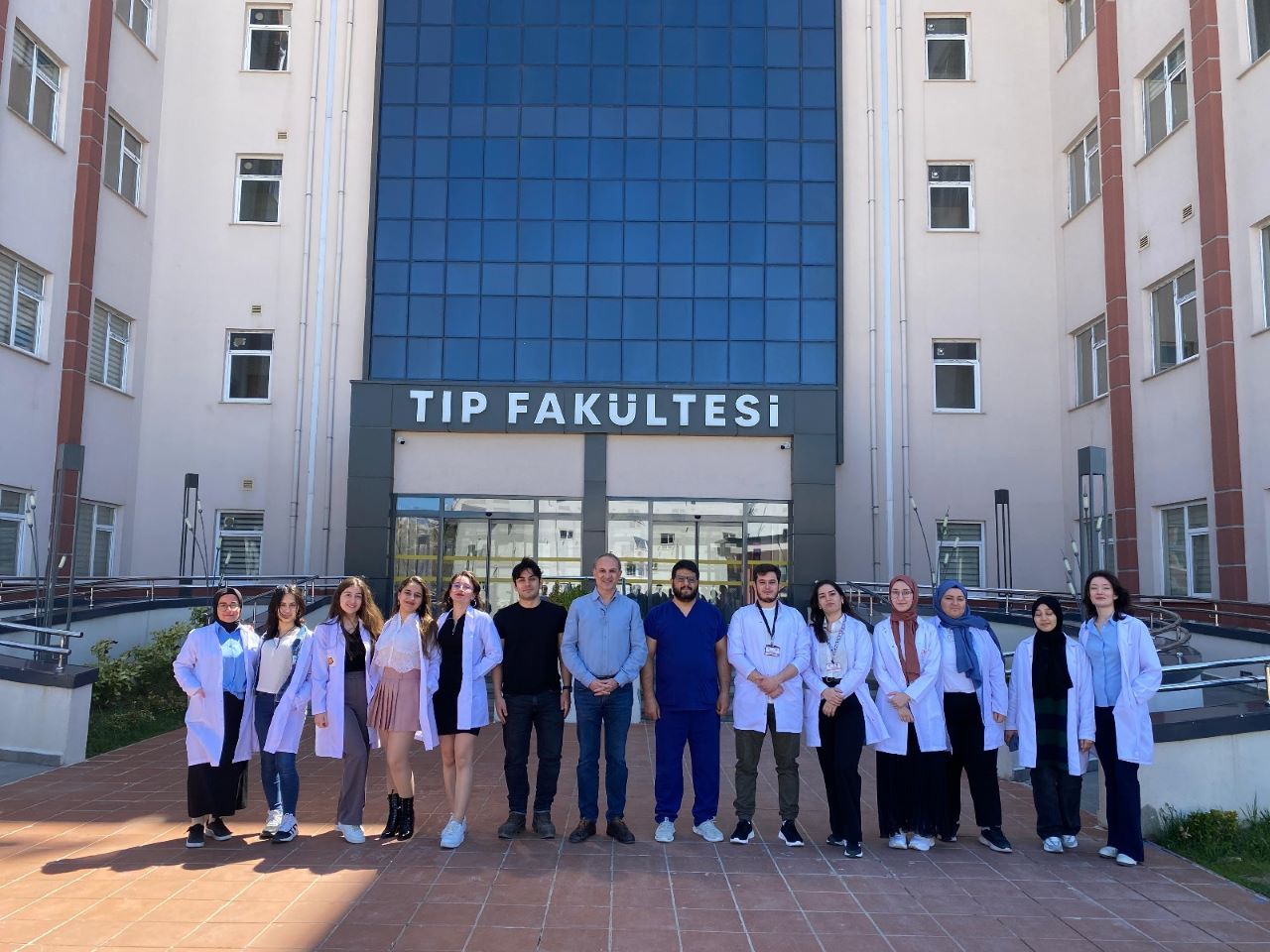 Üniversitemiz Tıp Fakültesi Öğrencilerimizden TÜBİTAK Başarısı
