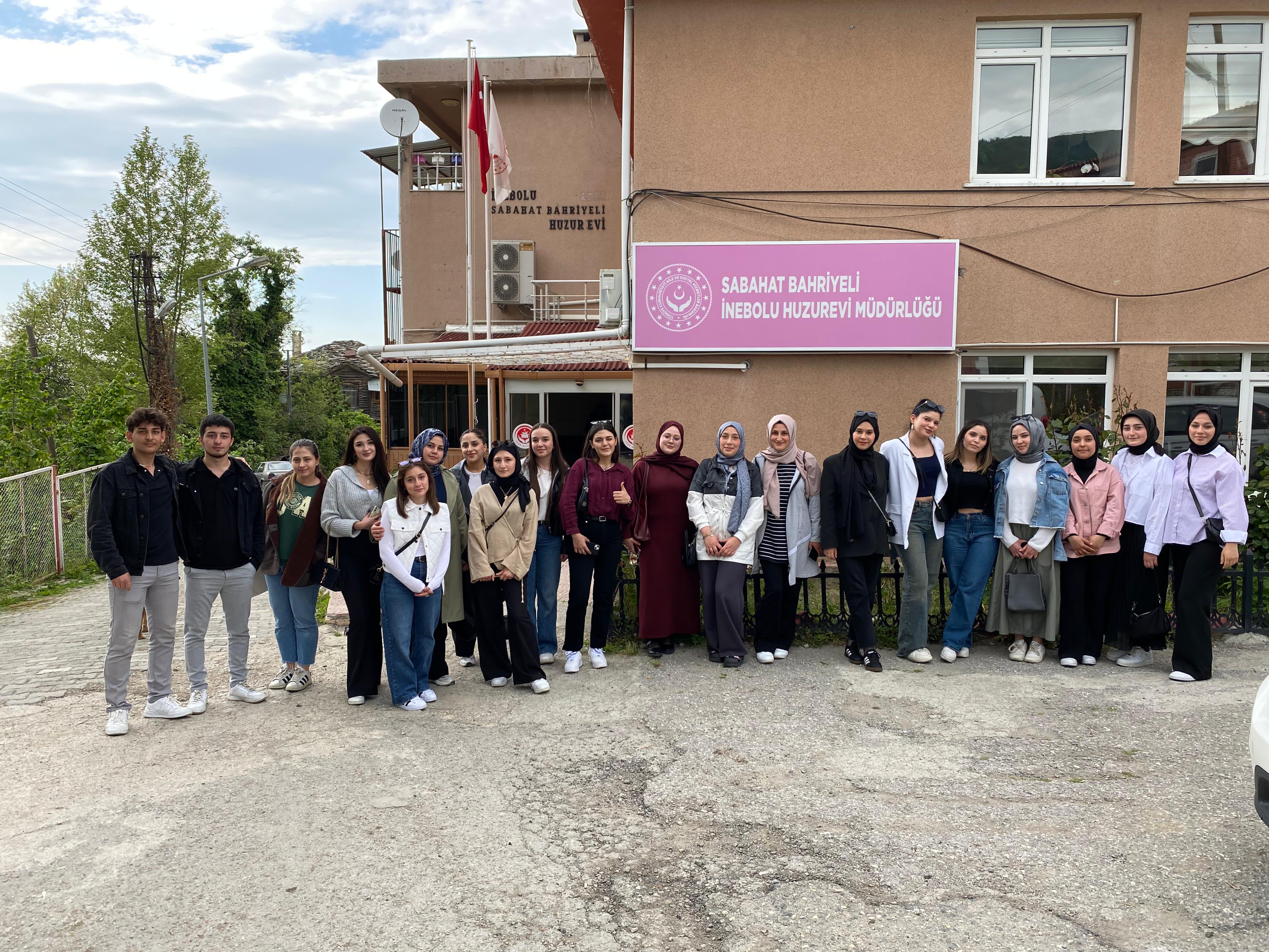 Üniversitemiz Abana Sabahat-Mesut Yılmaz Meslek Yüksekokulu Sosyal Hizmetler öğrencileri İnebolu'da Engelliler Haftası etkinliğinde yer aldı