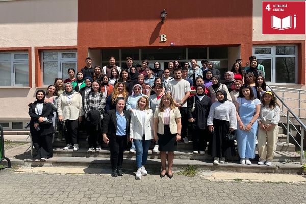 Üniversitemiz Araç Rafet Vergili Meslek Yüksekokulunda Tıbbi Dokümantasyon ve Sekreterlik Programı Öğrencilerine 