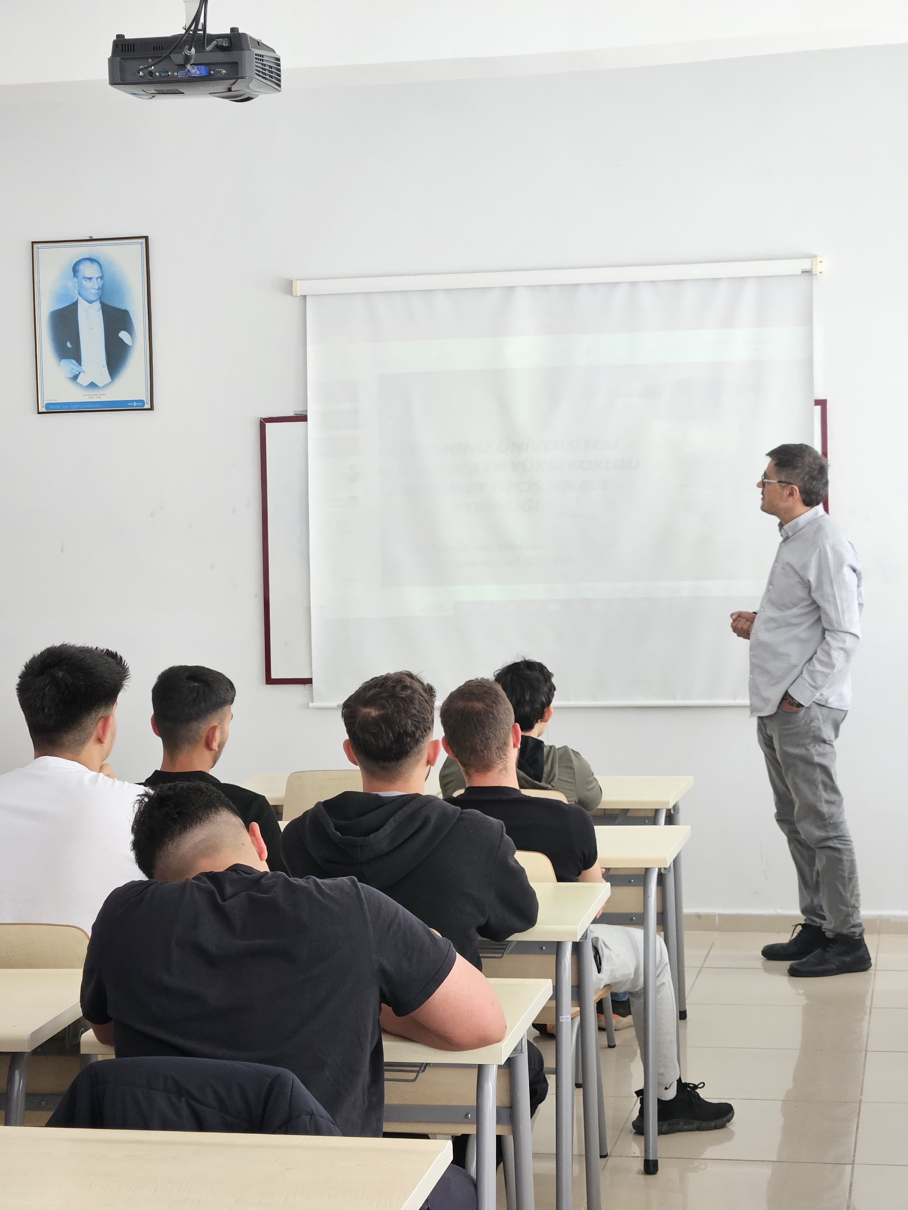 Üniversitemiz Cide Rıfat Ilgaz Meslek Yüksekokulunda "DGS ile Mühendisliğe Geçiş" Bilgilendirme Toplantısı Yapıldı