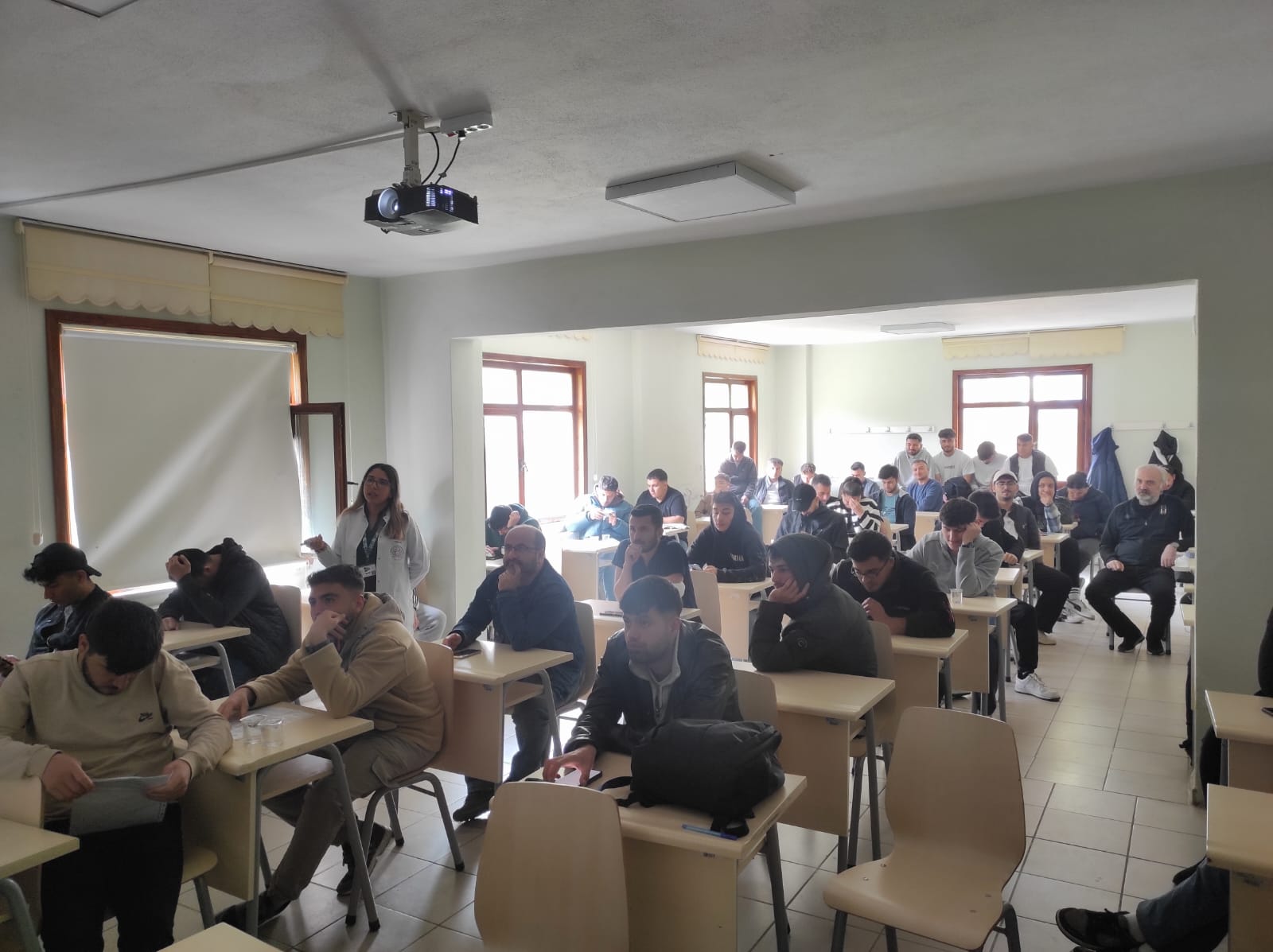 Üniversitemiz Küre Meslek Yüksekokulunda Sağlıklı Yaşam Eğitimi Verildi