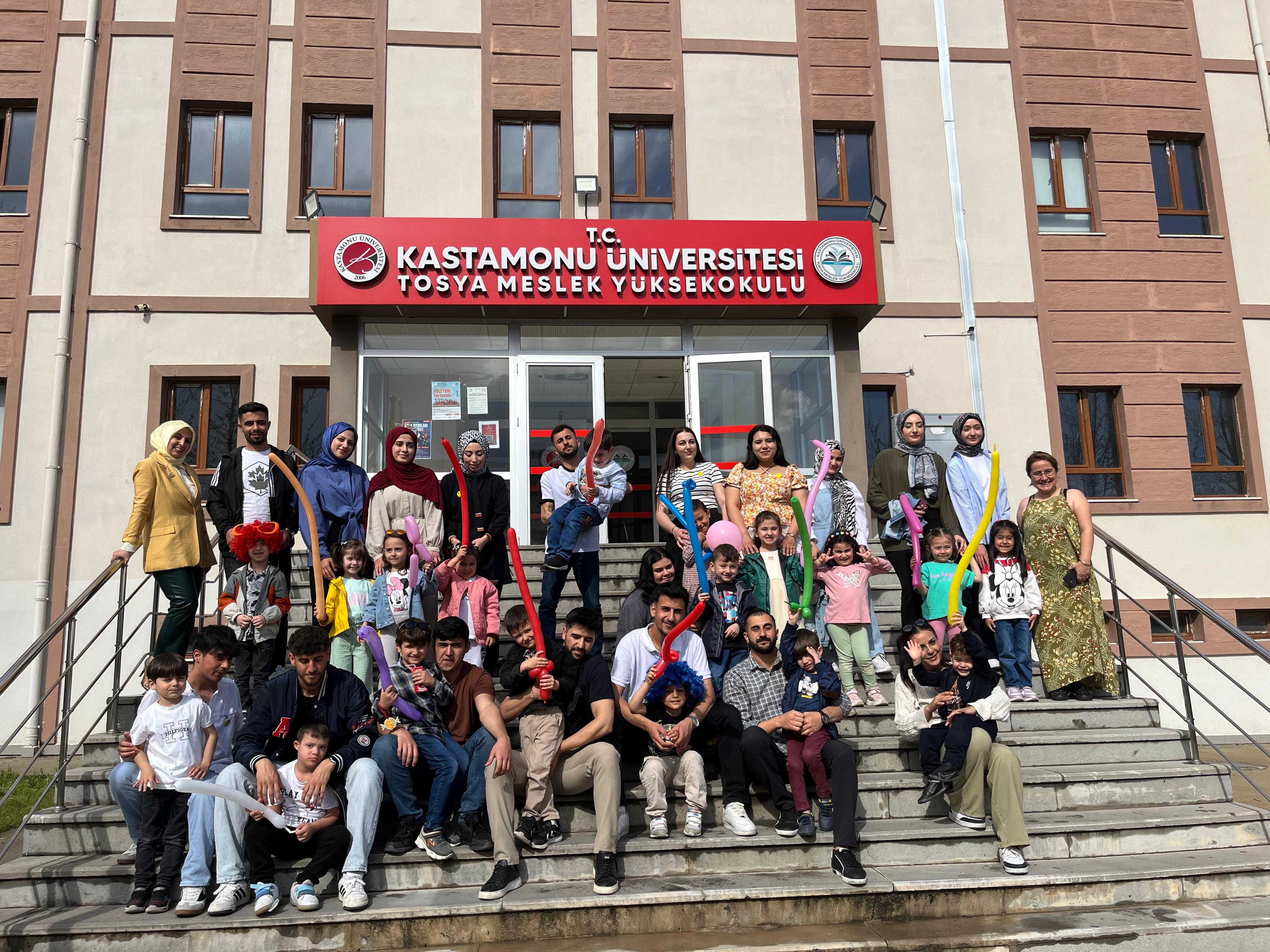 Üniversitemiz Tosya Meslek Yüksekokulunda Evde Hasta Bakımı Programı Çocuk Oyun Atölyesi Düzenledi.