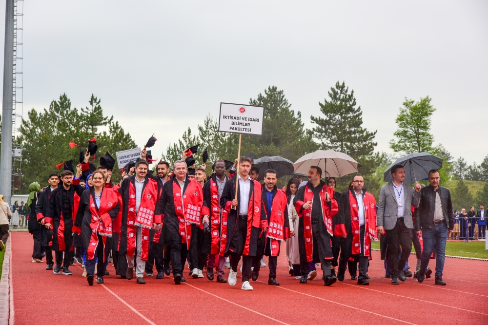 Kastamonu Üniversitesi’nde 2024-2025 Akademik Yılı Mezuniyet Coşkusu: 4 Bini Aşkın Öğrencimiz Kep Atmanın Sevincini Yaşadı