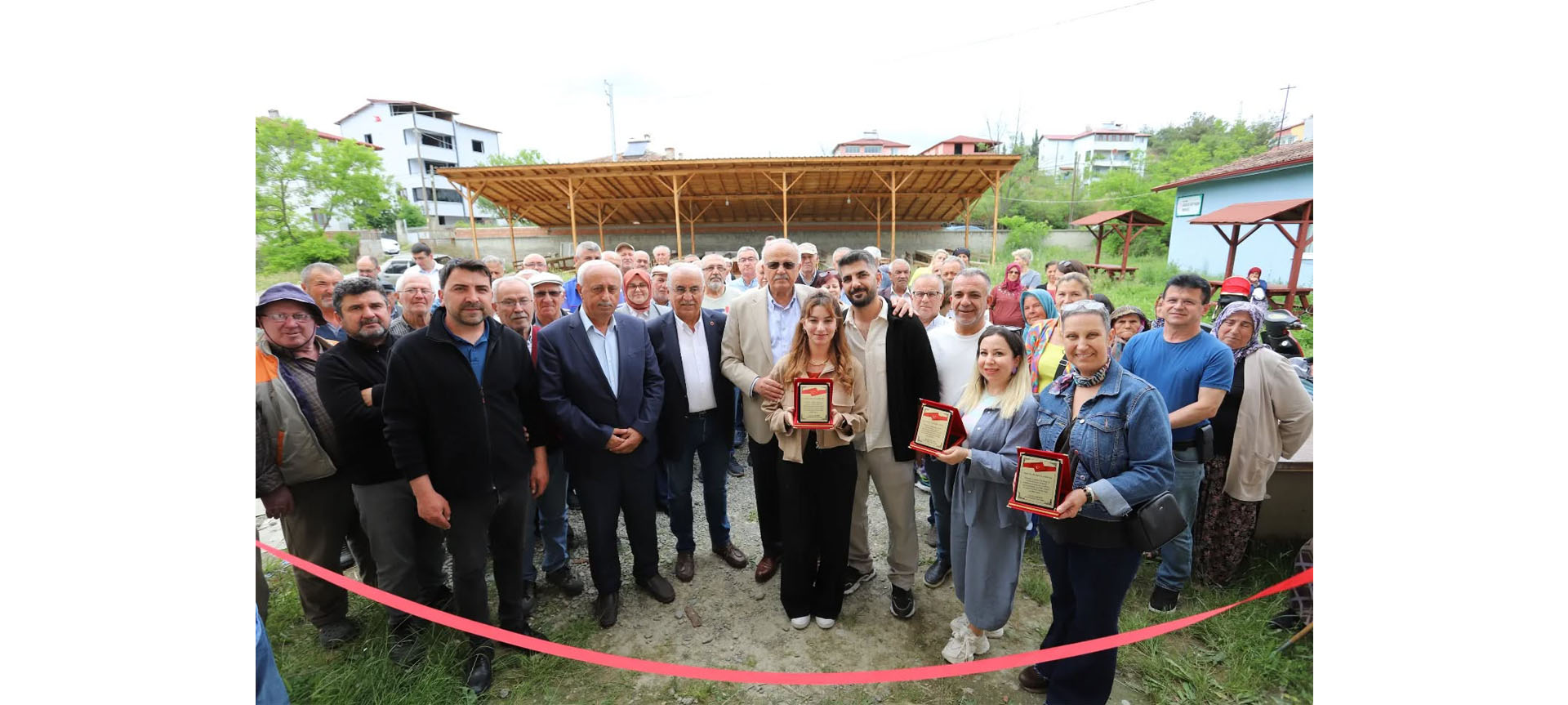 Üniversitemiz Güzel Sanatlar ve Tasarım Fakültesi’nden Kırsal Kalkınmaya Sanatla Destek: 90 Yaşındaki Kadınlar Taş Baskı Yaptı