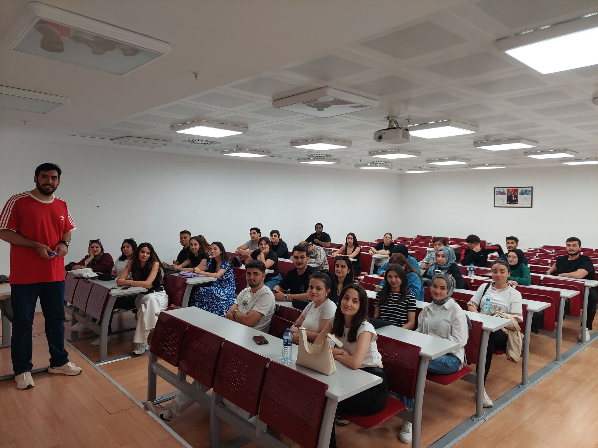 Üniversitemiz İktisadi ve İdari Bilimler Fakültesinde Yaz Okulu Bilgilendirme Toplantısı Gerçekleştirildi