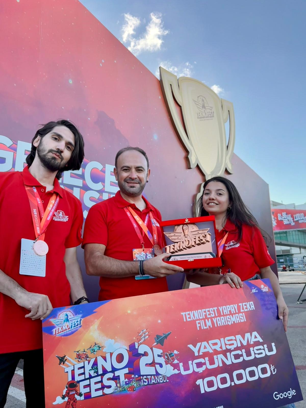 TEKNOFEST 2025’te Yapay Zeka Film Yarışmasında Üçüncü olan “Virtual Edu” takımımız ödül aldı.
