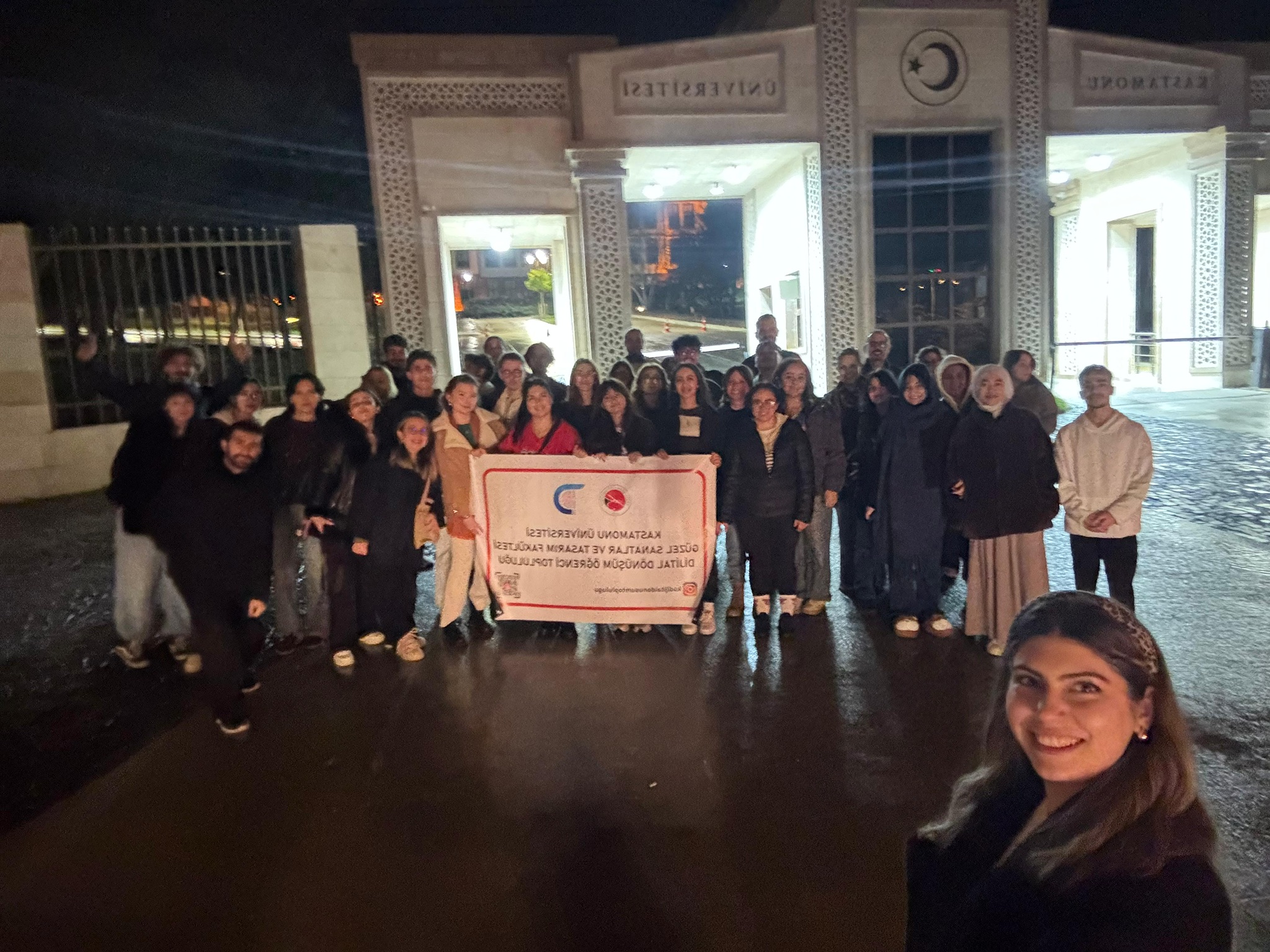 Üniversitemiz Güzel Sanatlar ve Tasarım Fakültesi Dijital Dönüşüm Öğrenci Topluluğu’ndan İstanbul’a Kültür ve Sanat Gezisi