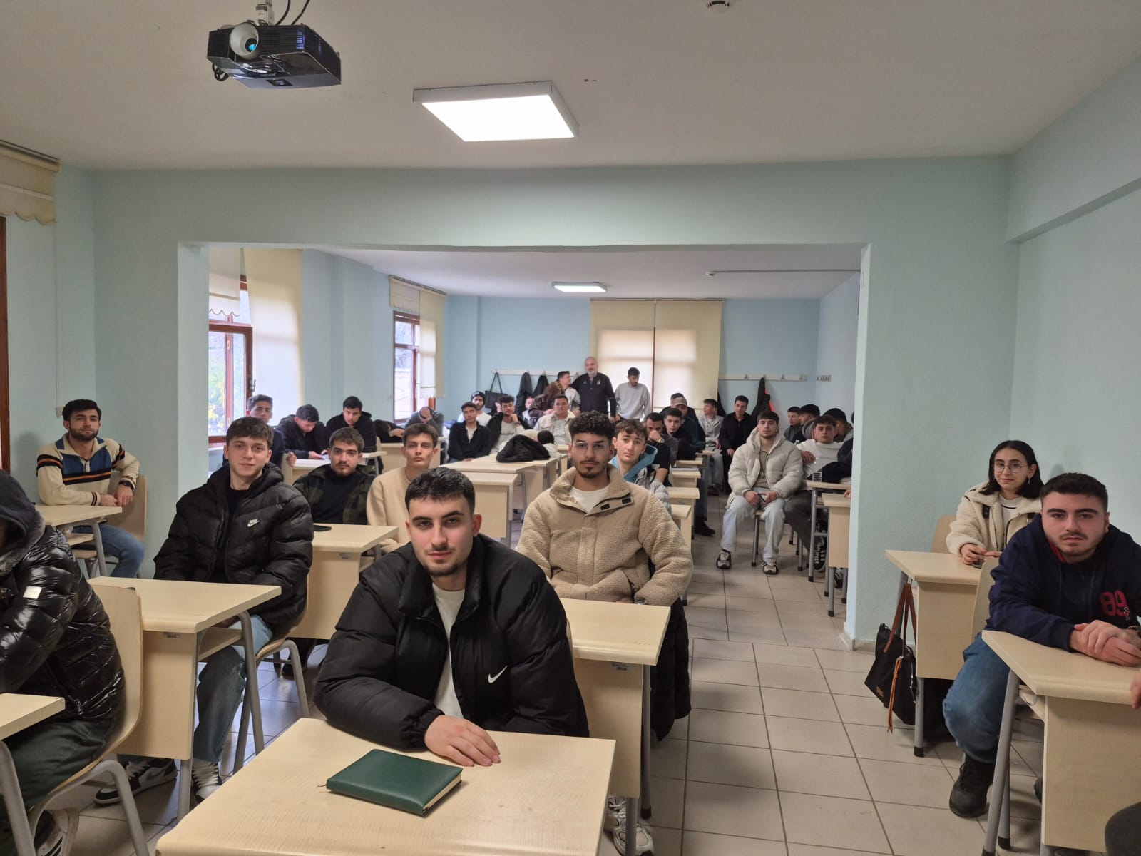 Üniversitemiz Küre Meslek Yüksekokulunda “Kariyer Planlama ve Kişisel Gelişim Stratejileri: Kendi Yolculuğunuzu Tasarlayın” Eğitimi Gerçekleştirildi