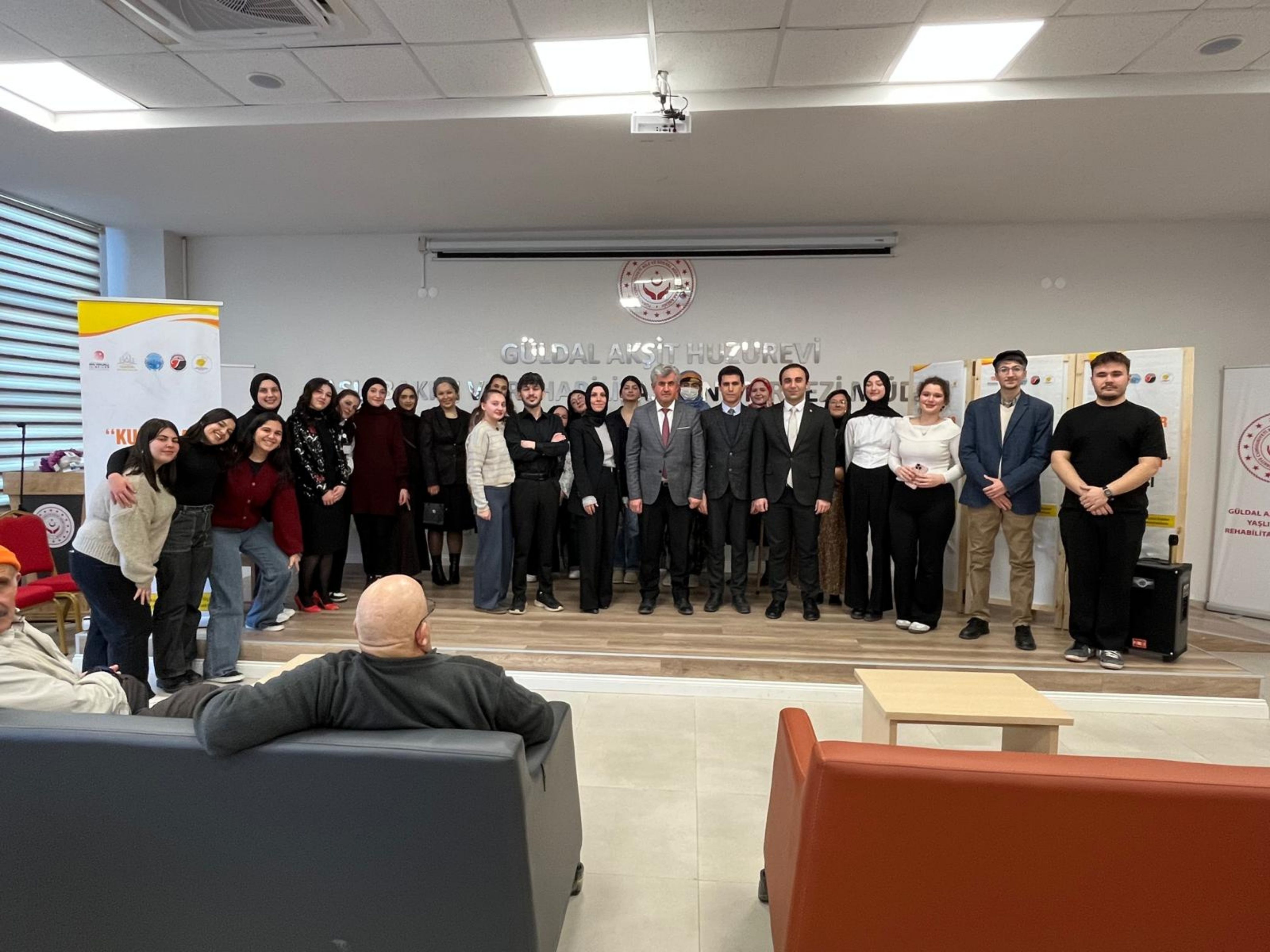 Üniversitemiz Taşköprü Meslek Yüksekokulu Sahne Sanatları Topluluğu, Proje Kapsamında Huzurevi ve Çocuk Evleri Sitesi’nde Sosyal Sorumluluk Etkinlikleri Gerçekleştirdi