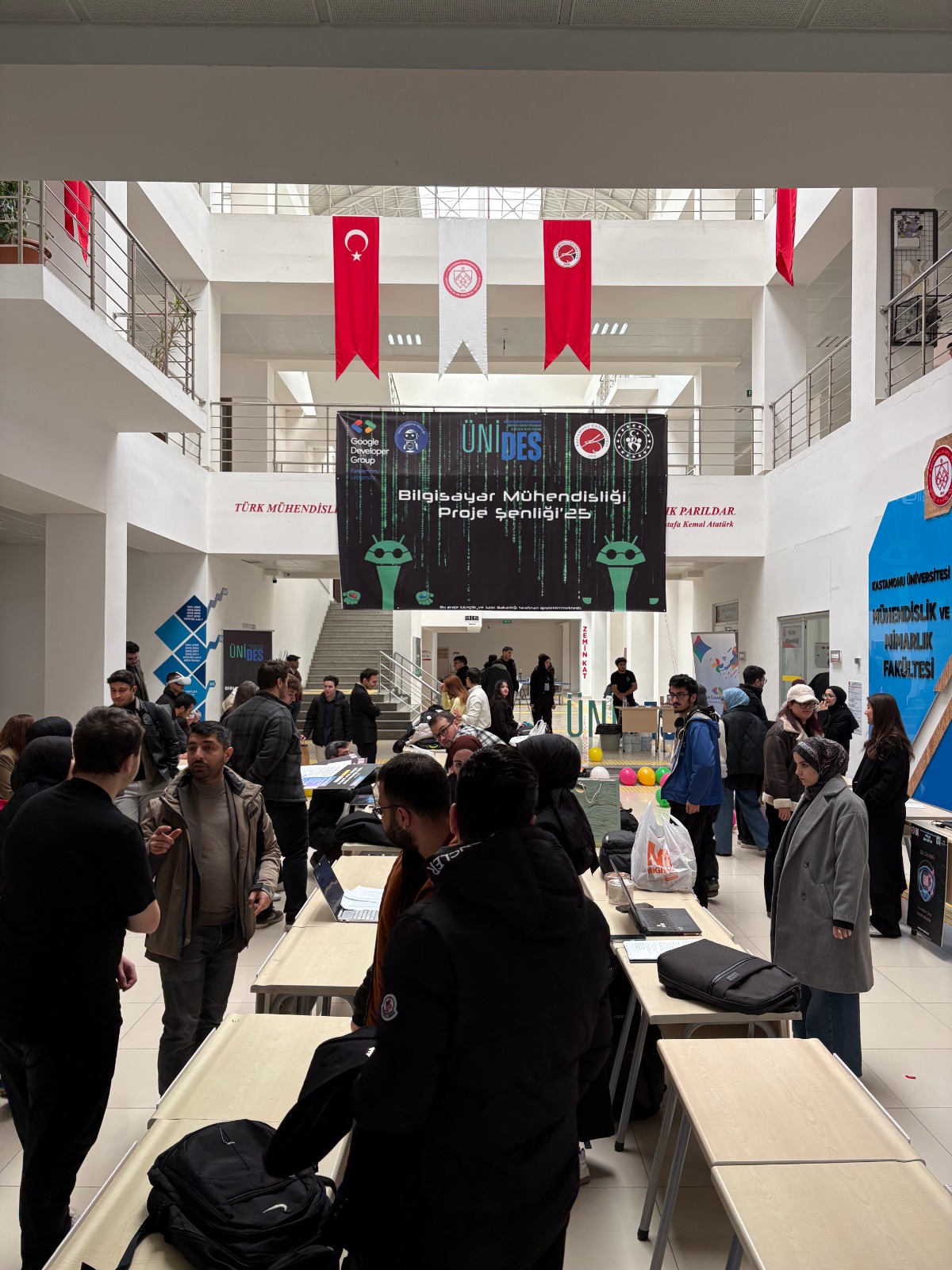 Üniversitemiz Mühendislik ve Mimarlık Fakültesi Bitirme Projeleri “Proje Şenliği” ile 500’ü Aşkın Katılımcıyla Sergilendi