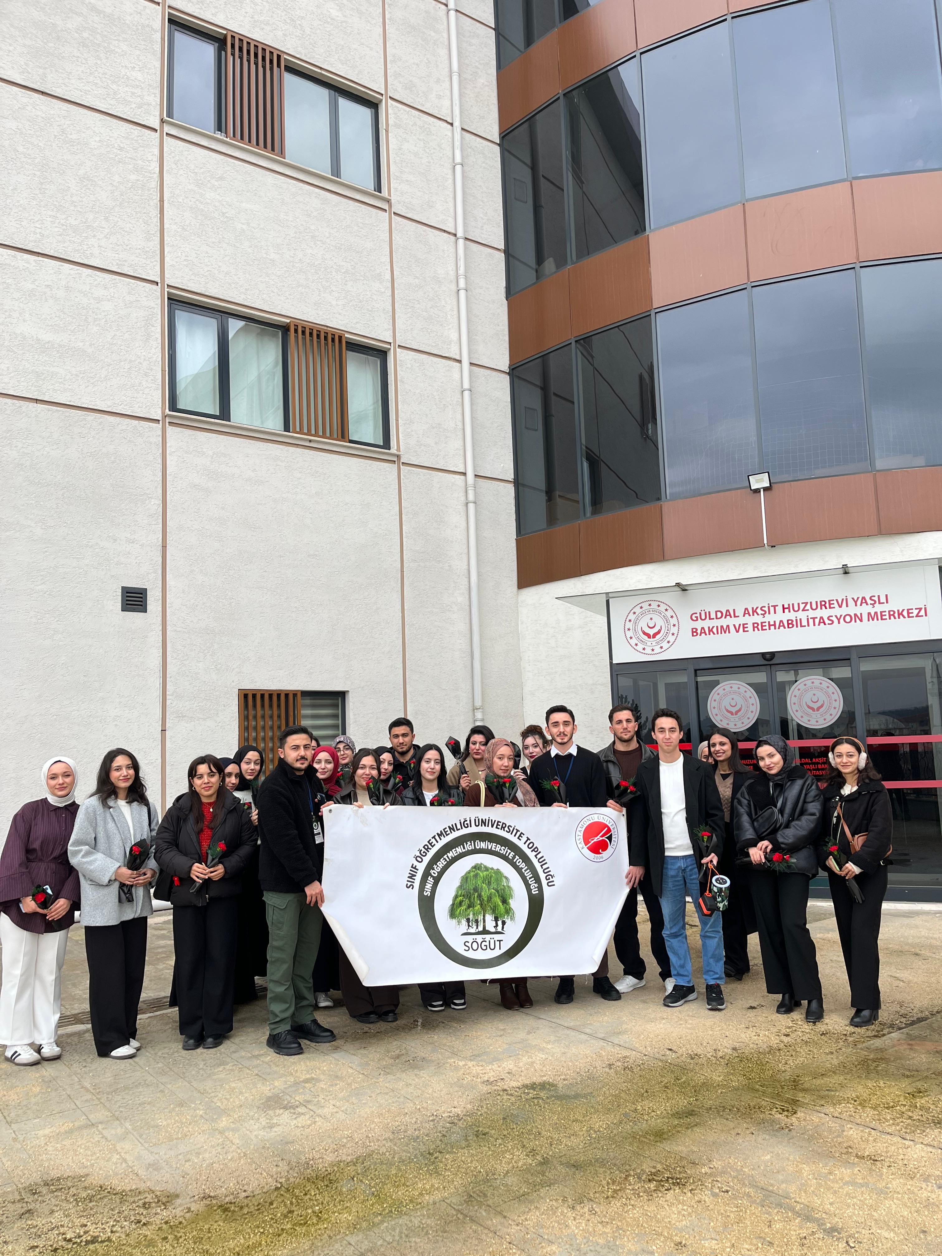 Üniversitemiz Eğitim Fakültesi Sınıf Öğretmenliği Üniversite Topluluğu SÖĞÜT’ten Huzurevi Ziyareti