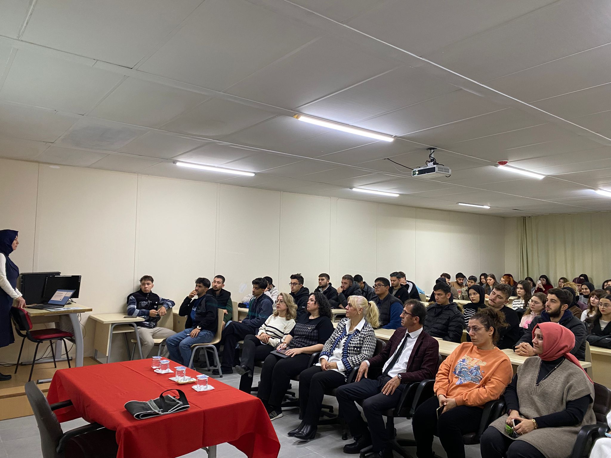 Üniversitemiz İhsangazi Meslek Yüksekokulunda “Bağımlılıkla Mücadele ve Denetimli Serbestlik” Konulu Program Gerçekleştirildi