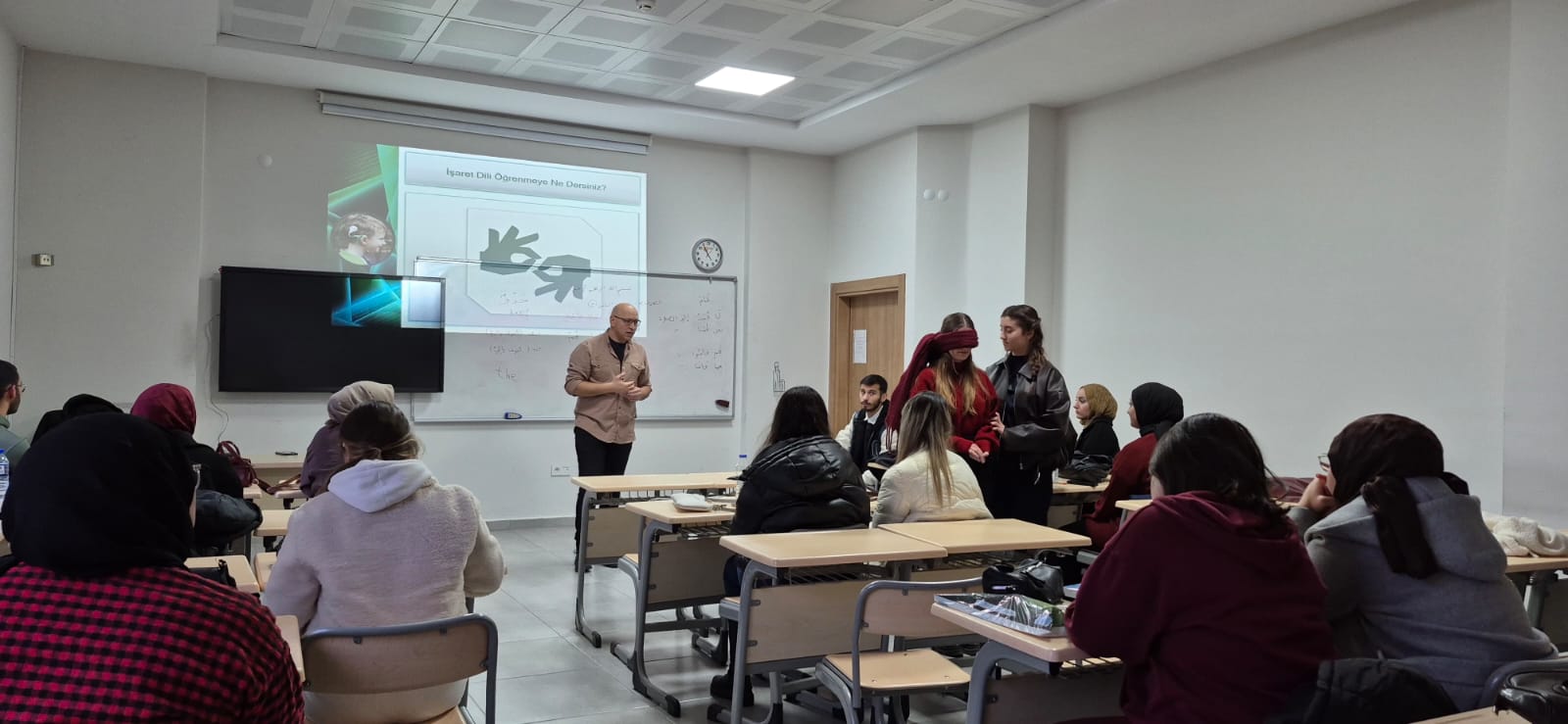 Üniversitemiz İlahiyat Fakültesinde Özel Gereksinimli Bireylere Yönelik Kapsayıcı Olma Konferansı Gerçekleştirildi